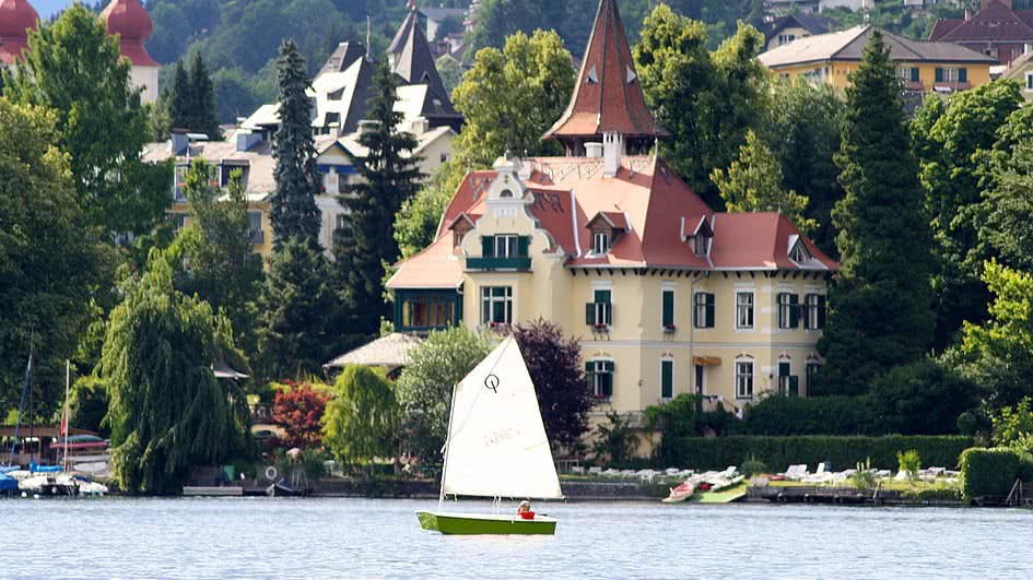 [Translate to Italienisch:] Segeln am See mit Kursen und Spaß für den Urlaub in Kärnten